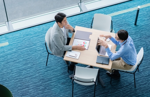 社内打ち合わせ風景