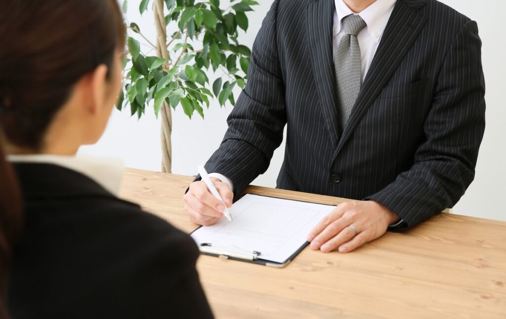 就活 面接シーン